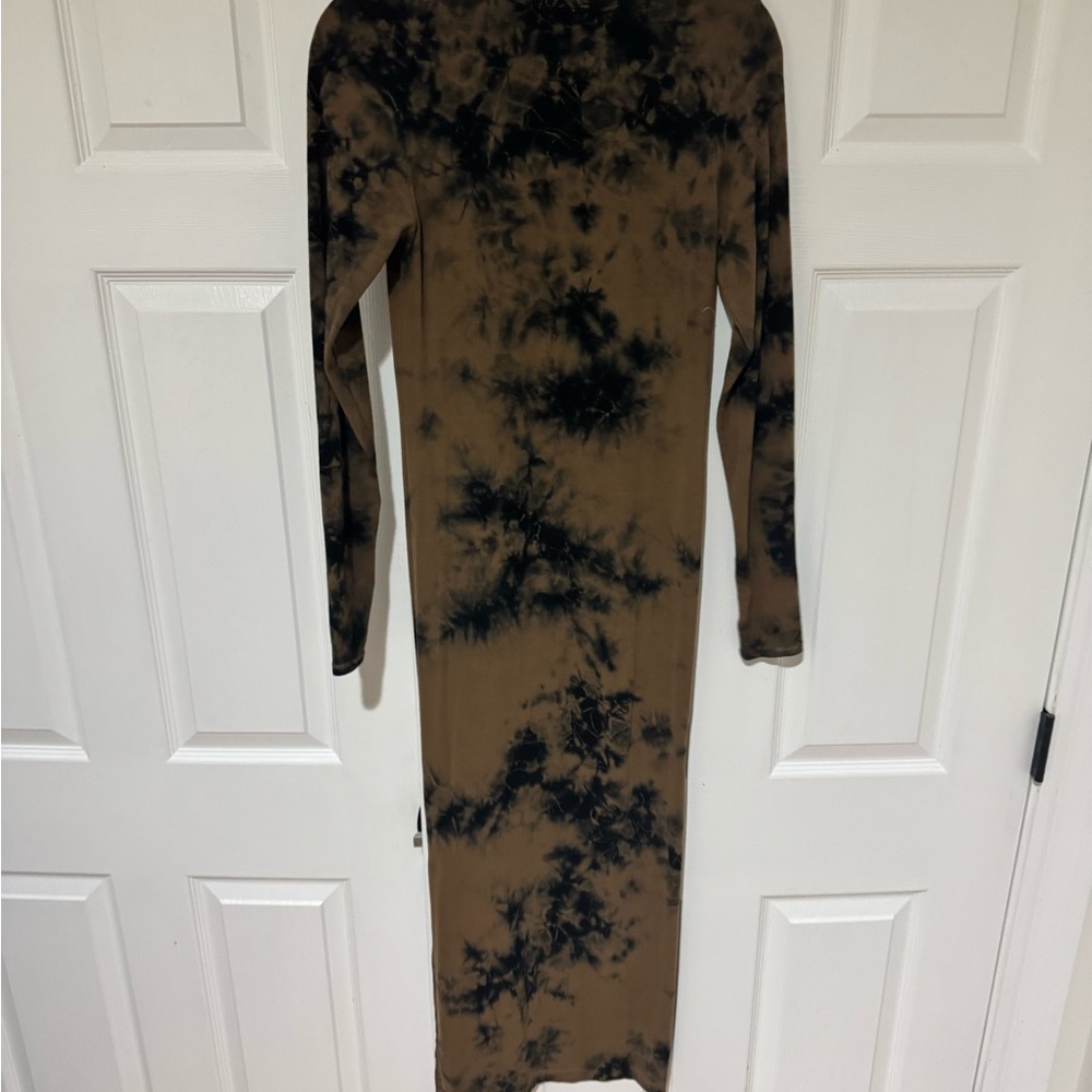 Electric & Rose Brown and Black Tie-Dye Long Sleeve Maxi Dress - Picture 6 of 8